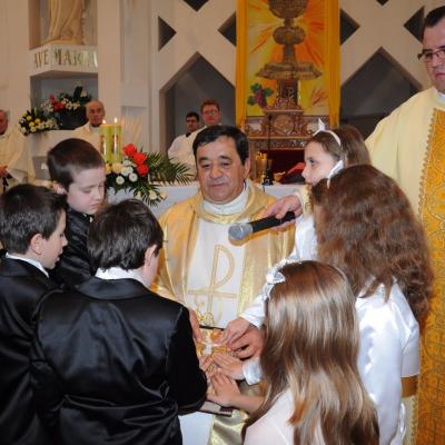 29 aprilie: Bacău "Sfântul Nicolae": Prima Sfântă Împărtăşanie