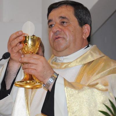 29 aprilie: Bacău "Sfântul Nicolae": Prima Sfântă Împărtăşanie