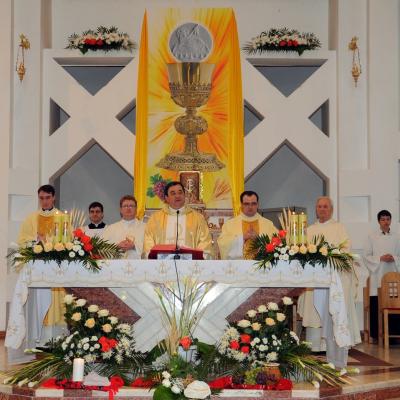 29 aprilie: Bacău "Sfântul Nicolae": Prima Sfântă Împărtăşanie