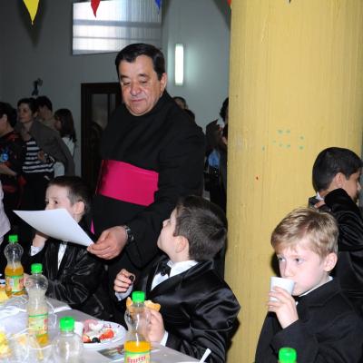 29 aprilie: Bacău "Sfântul Nicolae": Prima Sfântă Împărtăşanie