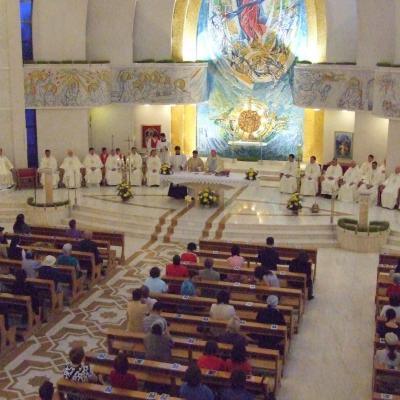 1 mai: Iaşi: Liturghie de mulţumire pentru împlinirea a 22 de ani de episcopat ai PS Petru Gherghel