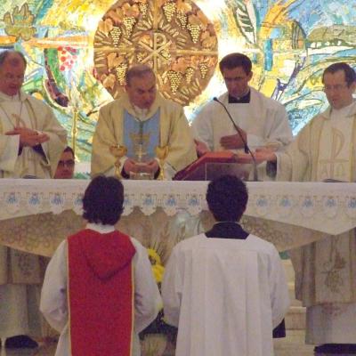1 mai: Iaşi: Liturghie de mulţumire pentru împlinirea a 22 de ani de episcopat ai PS Petru Gherghel