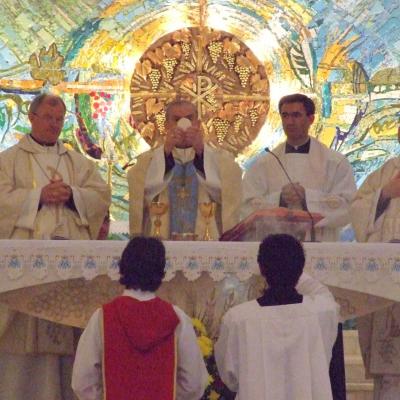 1 mai: Iaşi: Liturghie de mulţumire pentru împlinirea a 22 de ani de episcopat ai PS Petru Gherghel