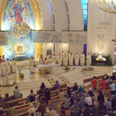 1 mai: Iaşi: Liturghie de mulţumire pentru împlinirea a 22 de ani de episcopat ai PS Petru Gherghel