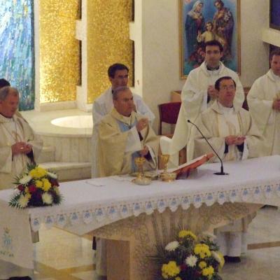 1 mai: Iaşi: Liturghie de mulţumire pentru împlinirea a 22 de ani de episcopat ai PS Petru Gherghel