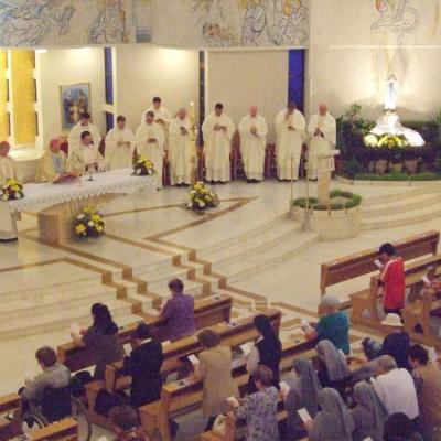 1 mai: Iaşi: Liturghie de mulţumire pentru împlinirea a 22 de ani de episcopat ai PS Petru Gherghel