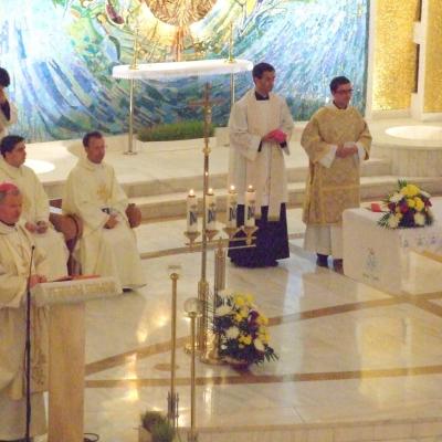 1 mai: Iaşi: Liturghie de mulţumire pentru împlinirea a 22 de ani de episcopat ai PS Petru Gherghel