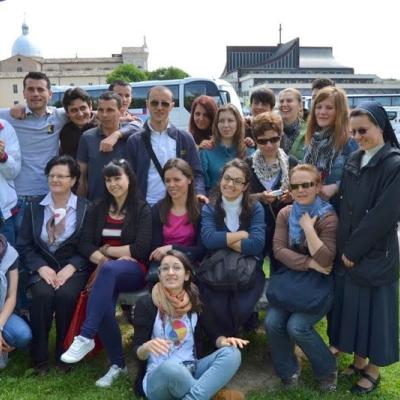 1 mai: Gransasso (Italia): Pelerinaj al unui grup de tineri români din Roma la sanctuarul "Sfântul Gabriel al Maicii Indurerate"
