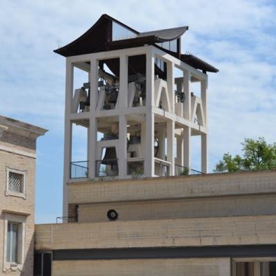 1 mai: Gransasso (Italia): Pelerinaj al unui grup de tineri români din Roma la sanctuarul "Sfântul Gabriel al Maicii Indurerate"