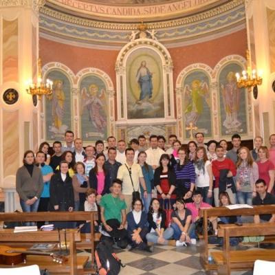 1 mai: Gransasso (Italia): Pelerinaj al unui grup de tineri români din Roma la sanctuarul "Sfântul Gabriel al Maicii Indurerate"
