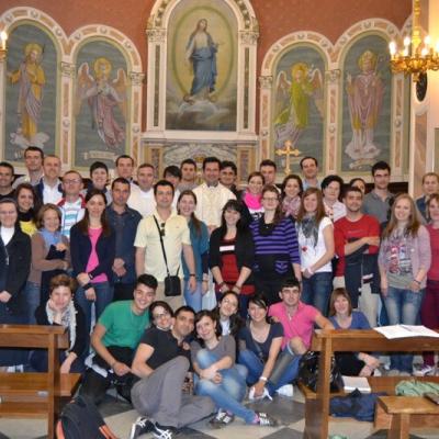 1 mai: Gransasso (Italia): Pelerinaj al unui grup de tineri români din Roma la sanctuarul "Sfântul Gabriel al Maicii Indurerate"