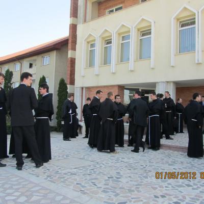 1 mai: Roman: Întâlnirea studenţilor din cadrul institutelor teologice din Dieceza de Iaşi