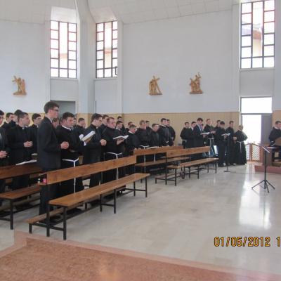 1 mai: Roman: Întâlnirea studenţilor din cadrul institutelor teologice din Dieceza de Iaşi