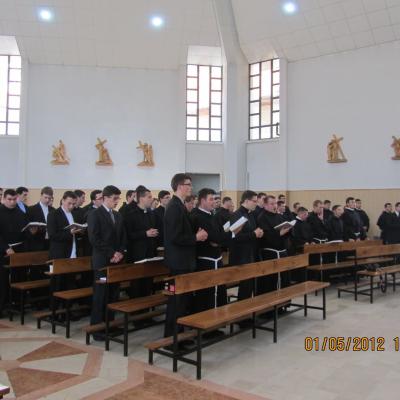 1 mai: Roman: Întâlnirea studenţilor din cadrul institutelor teologice din Dieceza de Iaşi