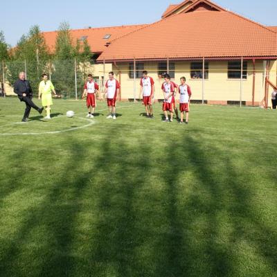2 mai: Iaşi: Deschiderea campionatului de fotbal "Cupa Prietenia"