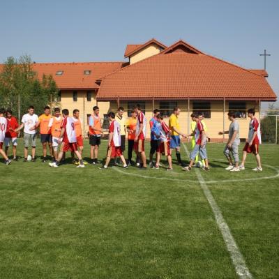 2 mai: Iaşi: Deschiderea campionatului de fotbal "Cupa Prietenia"