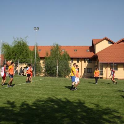 2 mai: Iaşi: Deschiderea campionatului de fotbal "Cupa Prietenia"