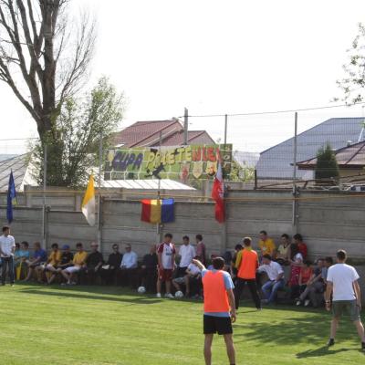 2 mai: Iaşi: Deschiderea campionatului de fotbal "Cupa Prietenia"