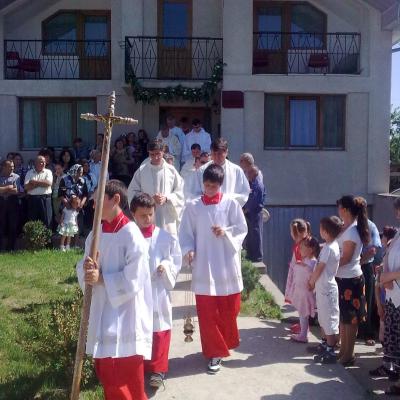 6 mai: Valea Mică: Raze de soare la sărbătoarea patronului parohiei