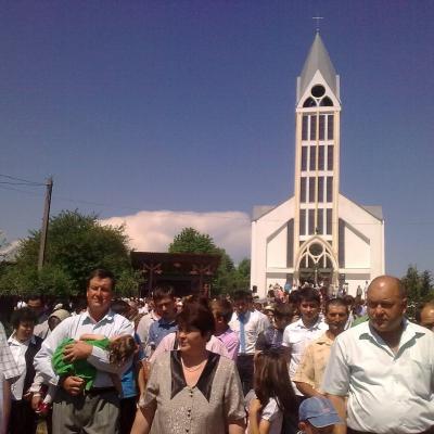 6 mai: Valea Mică: Raze de soare la sărbătoarea patronului parohiei
