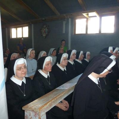 12 mai: Satu Nou: Sfinţirea casei Congregaţiei "Fiicele Sfântului Francisc"