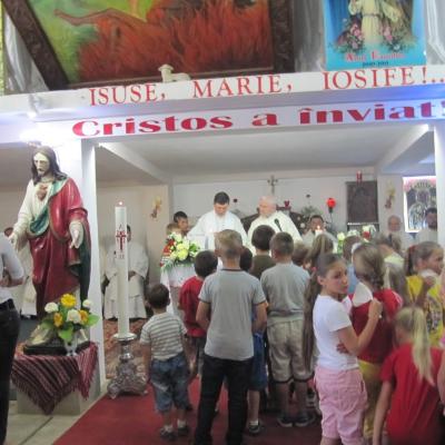 12 mai: Satu Nou: Sfinţirea casei Congregaţiei "Fiicele Sfântului Francisc"