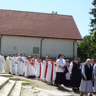12 mai: Satu Nou: Sfinţirea casei Congregaţiei "Fiicele Sfântului Francisc"