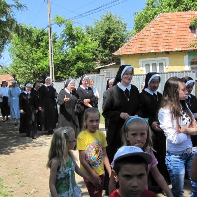 12 mai: Satu Nou: Sfinţirea casei Congregaţiei "Fiicele Sfântului Francisc"