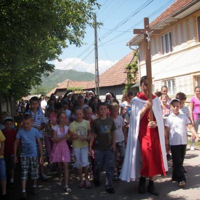 12 mai: Satu Nou: Sfinţirea casei Congregaţiei "Fiicele Sfântului Francisc"