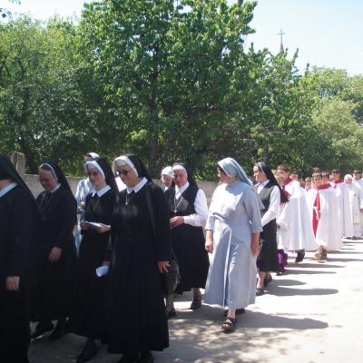 12 mai: Satu Nou: Sfinţirea casei Congregaţiei "Fiicele Sfântului Francisc"