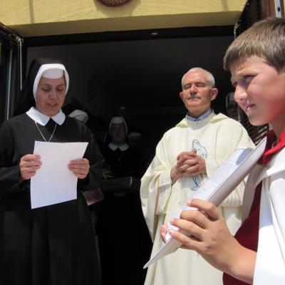 12 mai: Satu Nou: Sfinţirea casei Congregaţiei "Fiicele Sfântului Francisc"