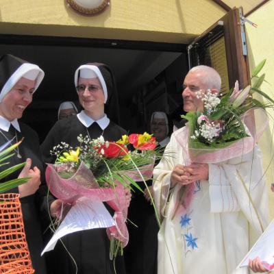 12 mai: Satu Nou: Sfinţirea casei Congregaţiei "Fiicele Sfântului Francisc"
