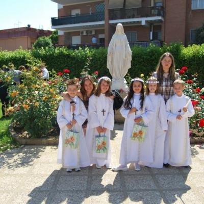13 mai: Ladispoli: "Voi sunteţi prietenii mei". Prima Împărtăşanie
