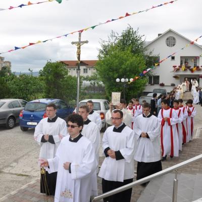 13 mai: Bacău: "Coroana mea este Fiul meu!" - Hramul Parohiei "Fericitul Ieremia Valahul"