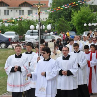 13 mai: Bacău: "Coroana mea este Fiul meu!" - Hramul Parohiei "Fericitul Ieremia Valahul"
