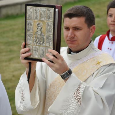 13 mai: Bacău: "Coroana mea este Fiul meu!" - Hramul Parohiei "Fericitul Ieremia Valahul"