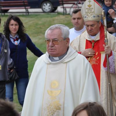 13 mai: Bacău: "Coroana mea este Fiul meu!" - Hramul Parohiei "Fericitul Ieremia Valahul"