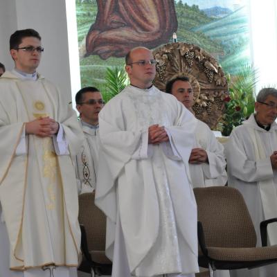 13 mai: Bacău: "Coroana mea este Fiul meu!" - Hramul Parohiei "Fericitul Ieremia Valahul"