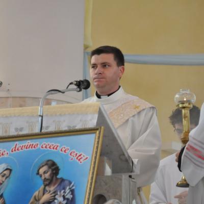 13 mai: Bacău: "Coroana mea este Fiul meu!" - Hramul Parohiei "Fericitul Ieremia Valahul"