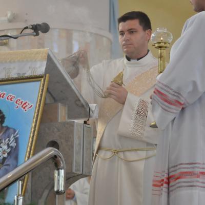 13 mai: Bacău: "Coroana mea este Fiul meu!" - Hramul Parohiei "Fericitul Ieremia Valahul"