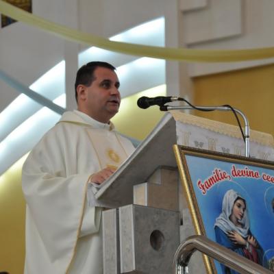 13 mai: Bacău: "Coroana mea este Fiul meu!" - Hramul Parohiei "Fericitul Ieremia Valahul"