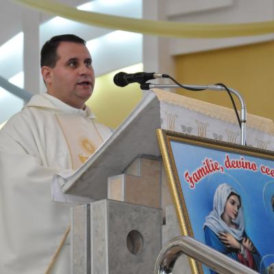 13 mai: Bacău: "Coroana mea este Fiul meu!" - Hramul Parohiei "Fericitul Ieremia Valahul"