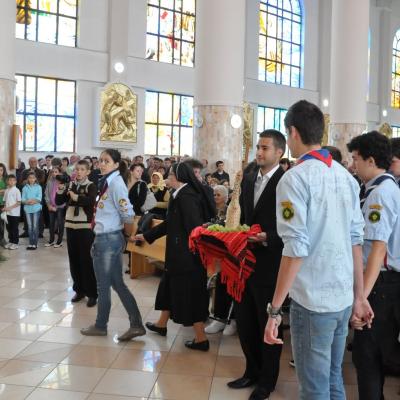 13 mai: Bacău: "Coroana mea este Fiul meu!" - Hramul Parohiei "Fericitul Ieremia Valahul"