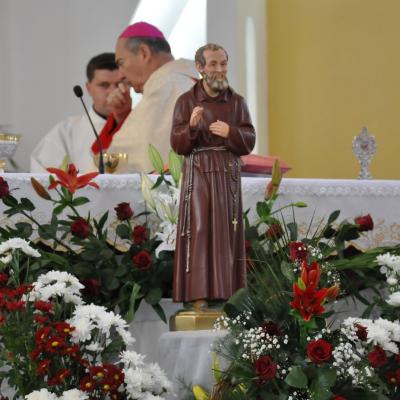 13 mai: Bacău: "Coroana mea este Fiul meu!" - Hramul Parohiei "Fericitul Ieremia Valahul"