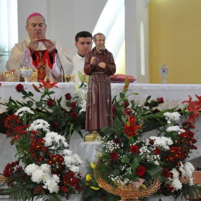 13 mai: Bacău: "Coroana mea este Fiul meu!" - Hramul Parohiei "Fericitul Ieremia Valahul"