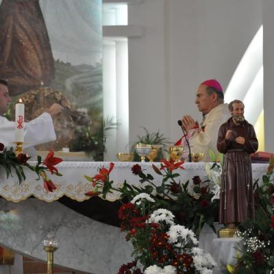 13 mai: Bacău: "Coroana mea este Fiul meu!" - Hramul Parohiei "Fericitul Ieremia Valahul"