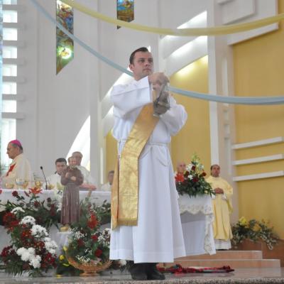 13 mai: Bacău: "Coroana mea este Fiul meu!" - Hramul Parohiei "Fericitul Ieremia Valahul"