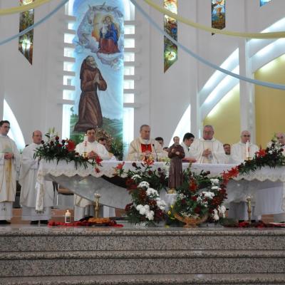 13 mai: Bacău: "Coroana mea este Fiul meu!" - Hramul Parohiei "Fericitul Ieremia Valahul"