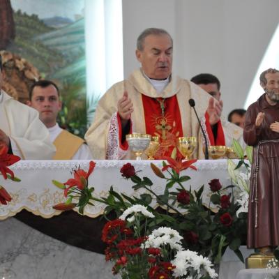 13 mai: Bacău: "Coroana mea este Fiul meu!" - Hramul Parohiei "Fericitul Ieremia Valahul"