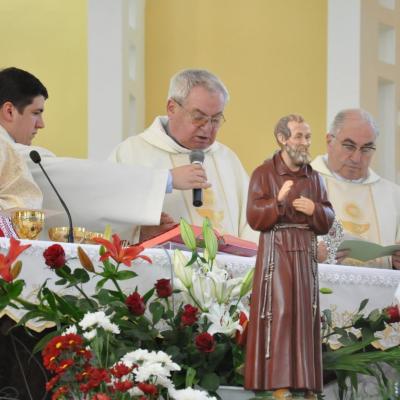 13 mai: Bacău: "Coroana mea este Fiul meu!" - Hramul Parohiei "Fericitul Ieremia Valahul"